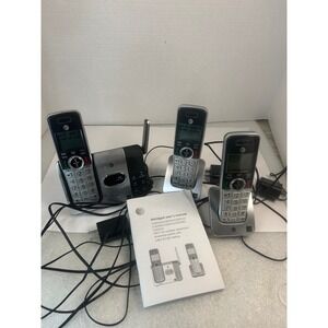 AT&T CL82314‎ DECT 6.0 Cordless Phone Answering System with 3 Handsets Read
